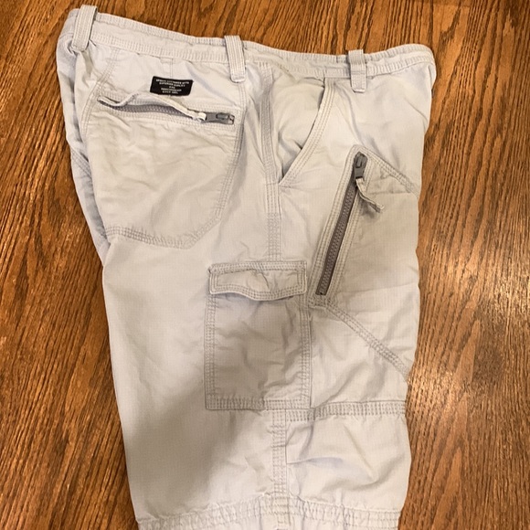 Armani exchange cargo style shorts - Picture 8 of 9